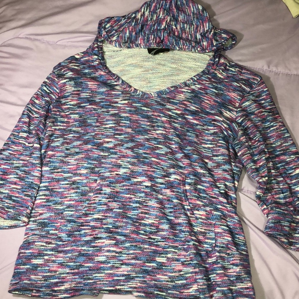 Multi colored 3/4 sleeve hooded shirt